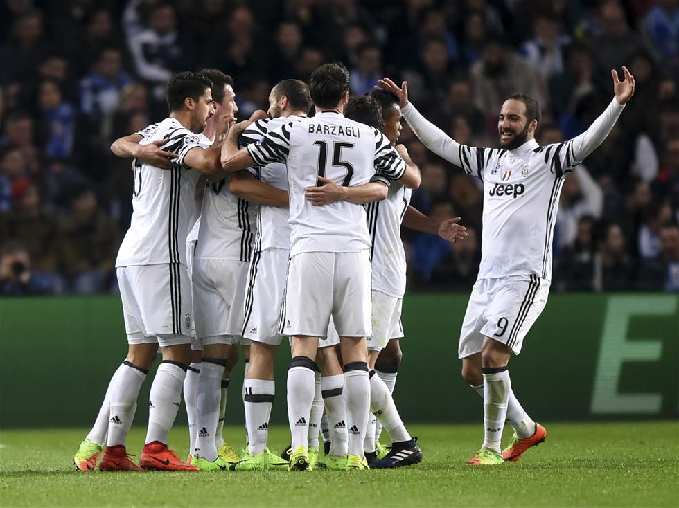 蒙古王那顺格日勒重拳击倒对手，散打王对决显威（蒙古王那顺格日勒重拳KO对手，散打王之战尽显威势）