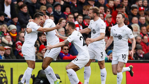 姆巴佩与巴黎诉讼案上诉被驳回，被判承担诉讼费用并赔偿3000欧元，案件将于12月6日终审。（姆巴佩与巴黎上诉被驳，须承担诉讼费并赔偿3000欧元，终审定于12月6日）