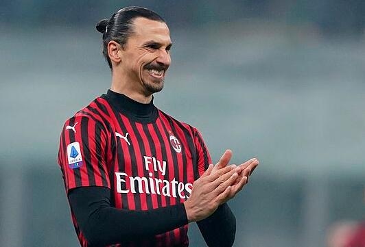 英媒：利兹联有意在冬窗引进米兰前锋希门尼斯（英媒：利兹联拟冬窗签下米兰前锋希门尼斯）