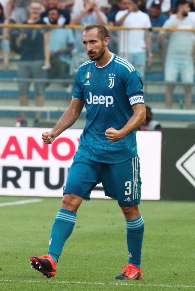 曼晚：利用大数据推算，最适合曼城右后卫位置的人选是埃纳（曼晚：数据分析指出，埃纳最契合曼城右后卫）