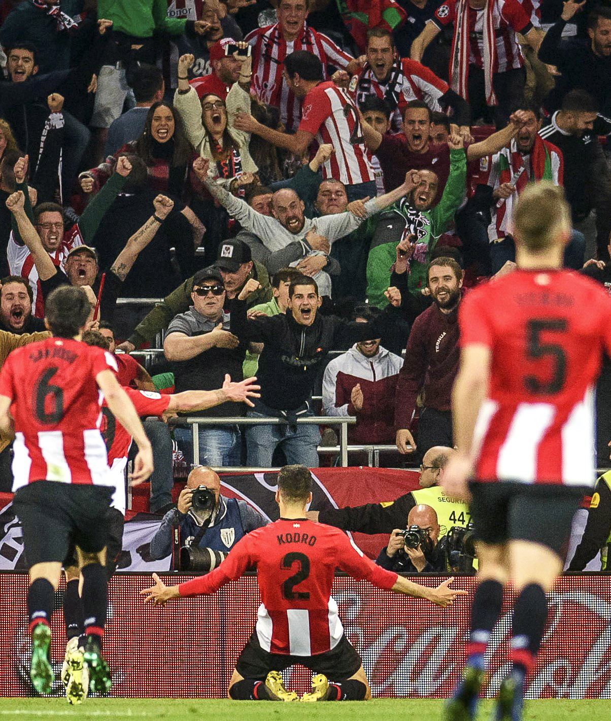 刷新纪录，拜仁2-1客胜巴黎，开局至今已经豪取16连胜（拜仁客场2-1力克巴黎，开季豪取16连胜再写新纪录）