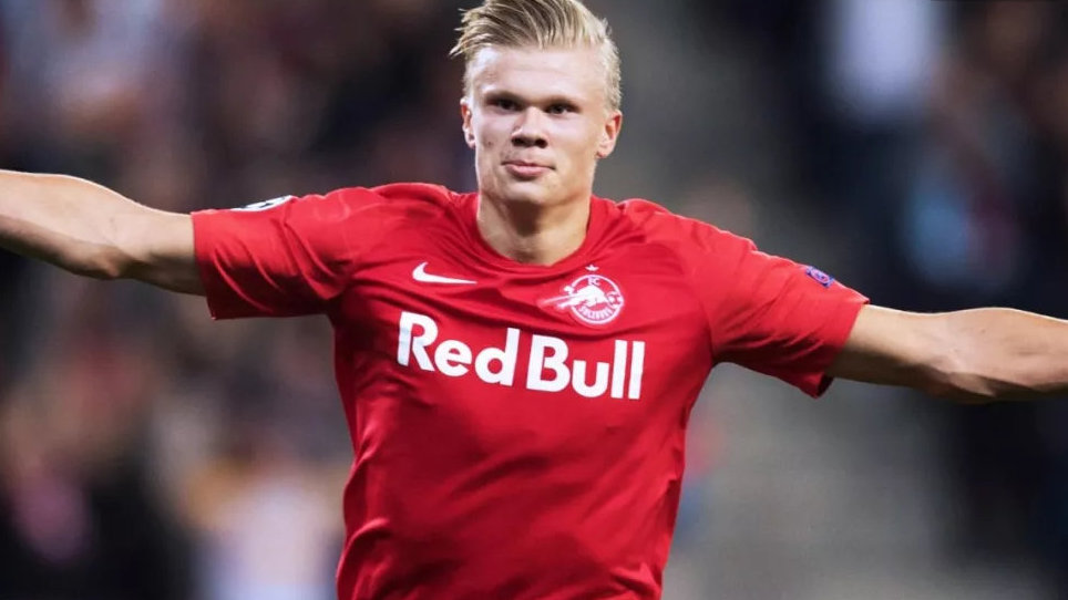 痛！女裁判扔球给希罗，不小心砸到了希罗的关键部位（意外一幕：女裁判回传失手，希罗要害被球击中）