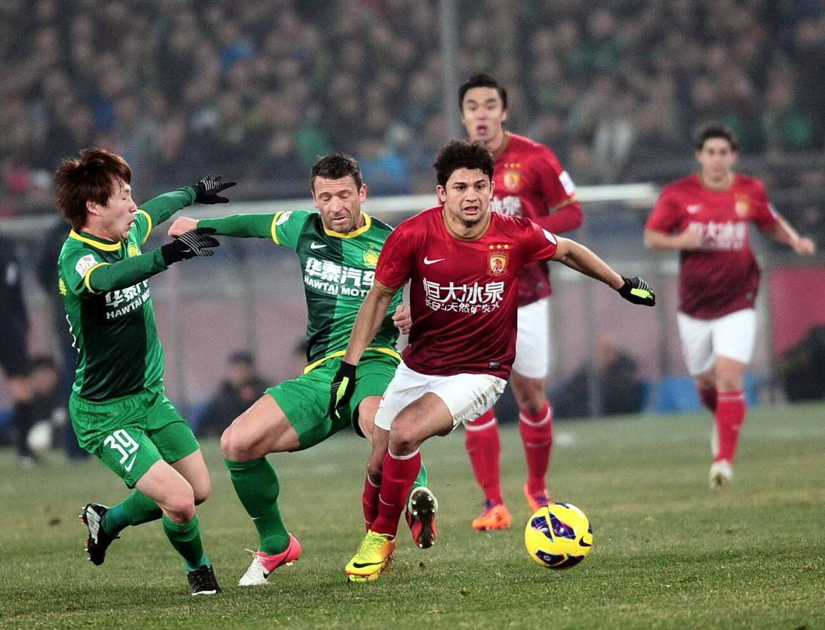 决战时刻致命失误！威金顿14中8得到23分5篮板10助攻（最后关头葬送良机！威金顿14投8中斩获23分5篮板10助攻）