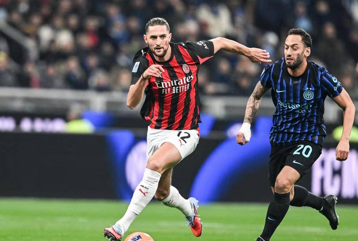 旧将：维尼修斯表现没达到他的续约要求，多数皇马球员也这样（前队员：维尼修斯的表现配不上其续约要价，多数皇马球员也如此）