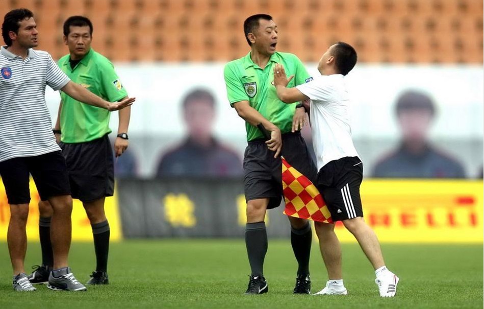 林良铭庆祝足协杯夺冠：冠军终归北京，国安是冠军！（林良铭欢庆足协杯封王：荣耀归京，国安登顶）